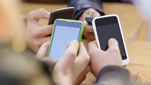 people on cell phones