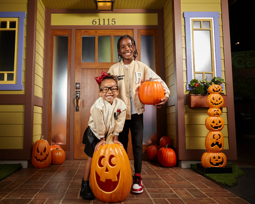Cute Kid Cover winner Reign A. Morris and her brother, Ryan, having a pumpkin-filled time at Discovery Cube OC