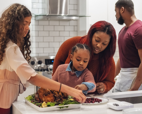 family platting thanksgiving meal