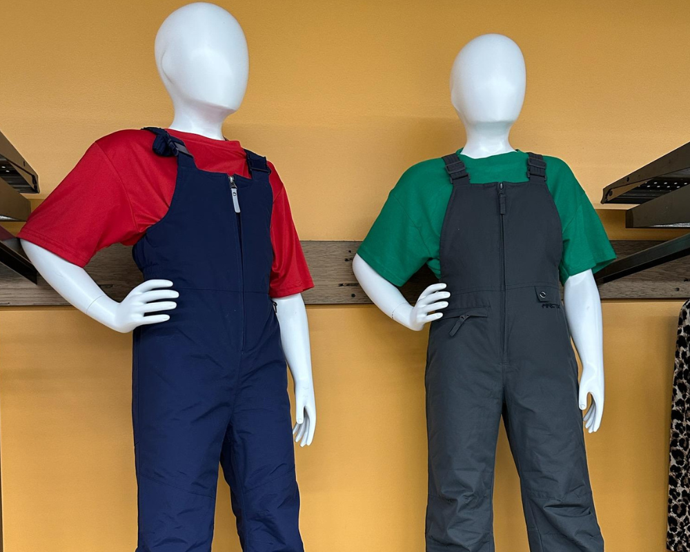 Matching halloween costumes of Mario and Luigi