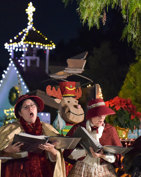 Holiday Time At Heritage Hill (Candlelight Walk)