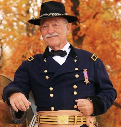 Living Historian at Civil War Cannon