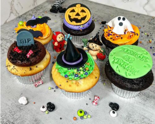 Simply Cakes and Cupcakes Halloween Treats
