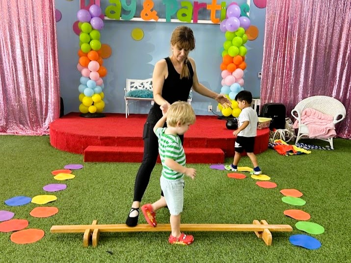 PLAY & PARTIES: KID FIT FUN