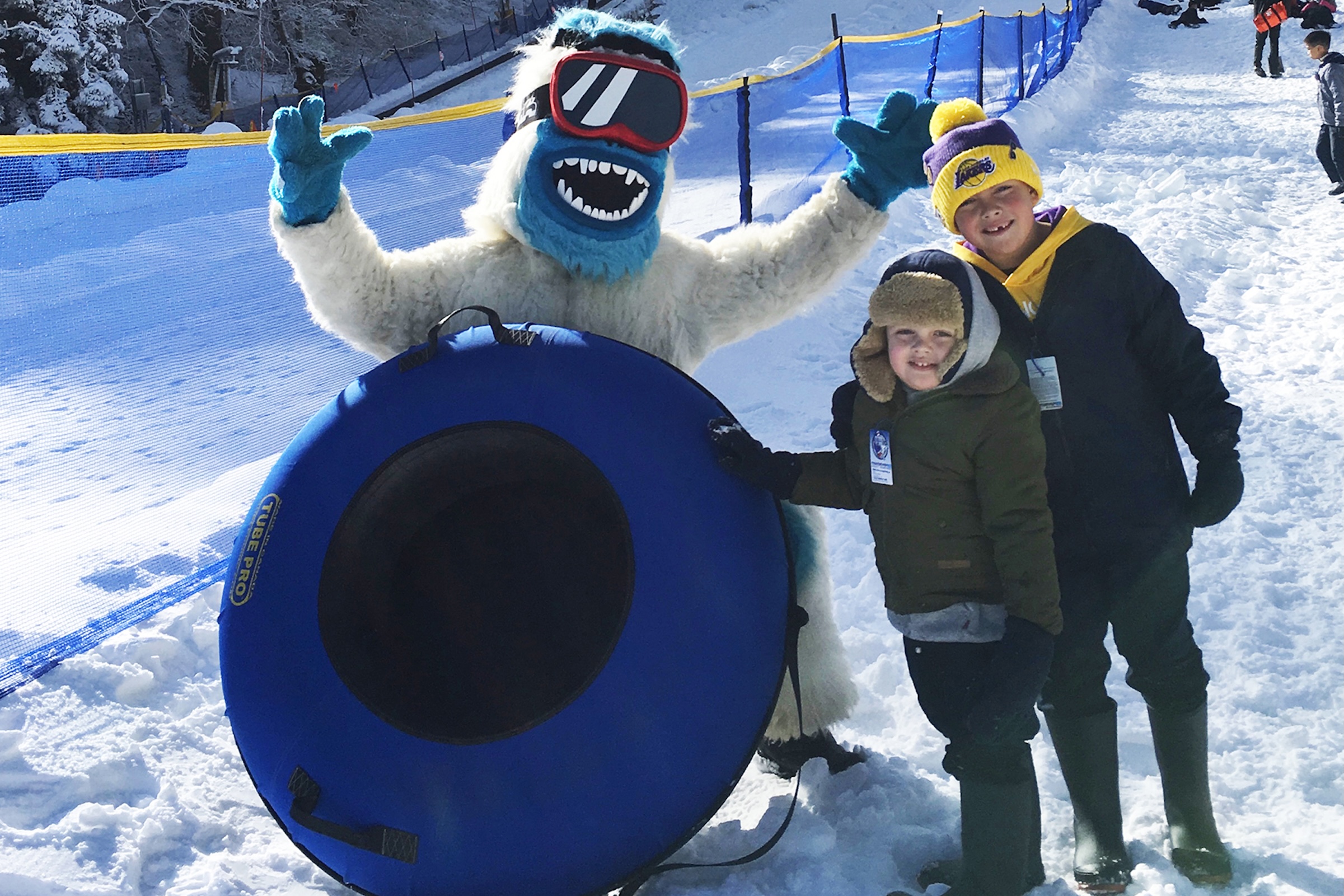 Yeti's Snow Play